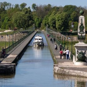 Kanaalbrug van Briare: varen en fietsen boven de Loire
